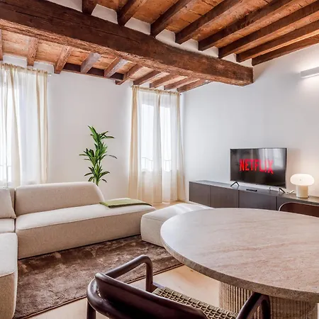 Fumo Di Lambrusco - Rua Frati 34 Palace By Movebnb Lägenhet