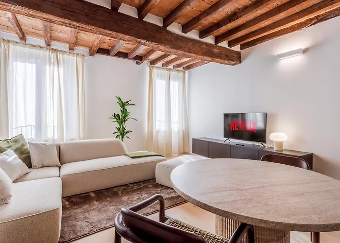 Fumo Di Lambrusco - Rua Frati 34 Palace By Movebnb Lägenhet